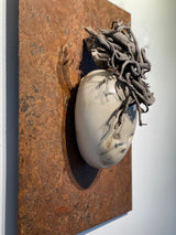 “EFEUGEIST” (THE IVY SPIRIT) BY KATRIN GEIGENMÜLLER – A MYSTICAL RAKU CERAMIC MASK