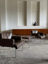 SET OF 2 GIRSBERGER EUROCHAIR ARMCHAIRS BROWN LEATHER CHROMED STEEL & COFFEE TABLE, GERMANY 1970s
