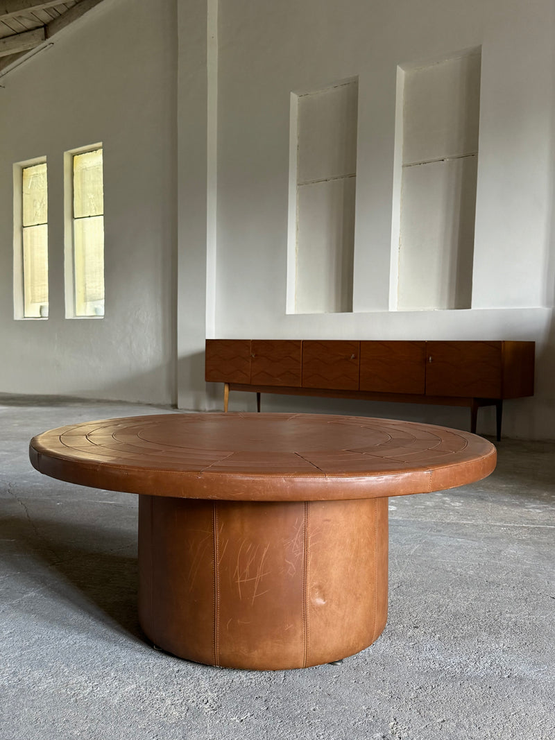 DE SEDE COFFEE TABLE COGNAC LEATHER, SWITZERLAND 1970s
