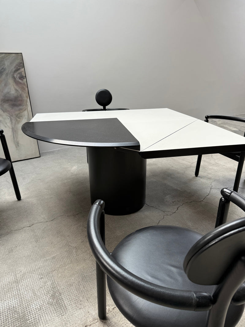 VICO MAGISTRETTI „PAN“ 4 LEATHER DINING CHAIRS & ERWIN NAGEL „QUADRONDO“ DINING TABLE ASH WOOD, 1980s
