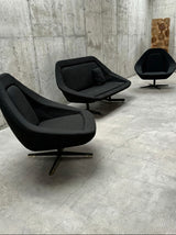 EXTRAORDINARY SEATING GROUP 2x SWIVEL CHAIR & 2-SEATER SOFA BLACK WOVEN FABRIC, 1960s