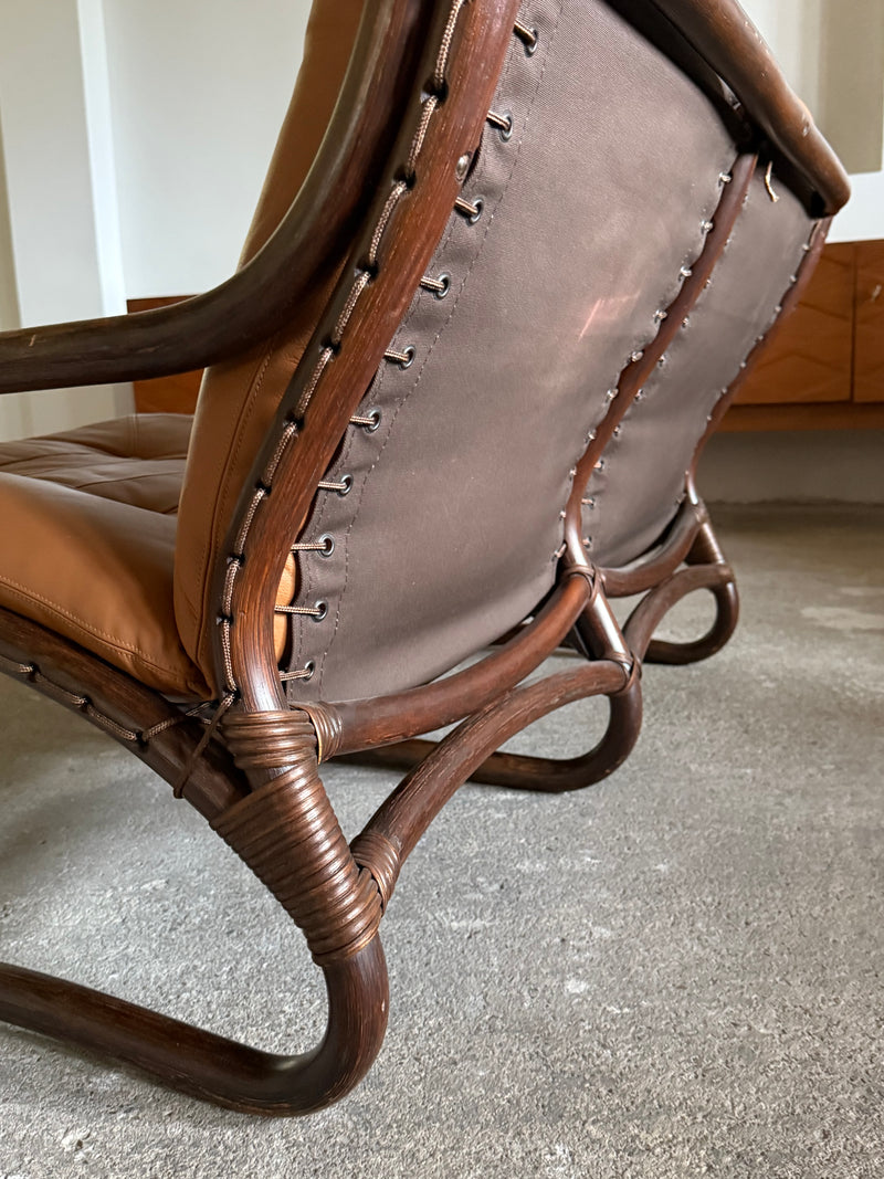 IKEA „BADEN“ BAMBOO COGNAC LEATHER SEATING GROUP 2 ARMCHAIRS, SOFA & COFFEE TABLE, SWEDEN 1970s