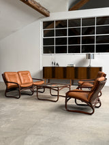 IKEA „BADEN“ BAMBOO COGNAC LEATHER SEATING GROUP 2 ARMCHAIRS, SOFA & COFFEE TABLE, SWEDEN 1970s