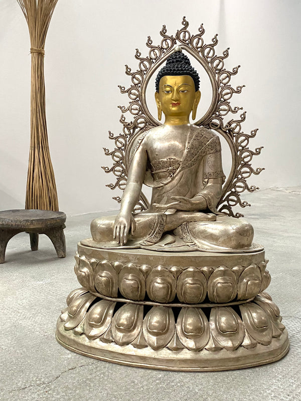 Tibetanischer Silber Buddha Shakyamuni mit Blattgold vergoldetem Inkarnat