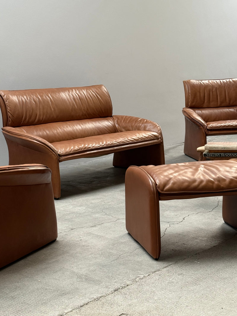 COGNAC LEATHER SEATING GROUP ARMCHAIR SOFA OTTOMAN IM THE STYLE OF DE SEDE, 1980s