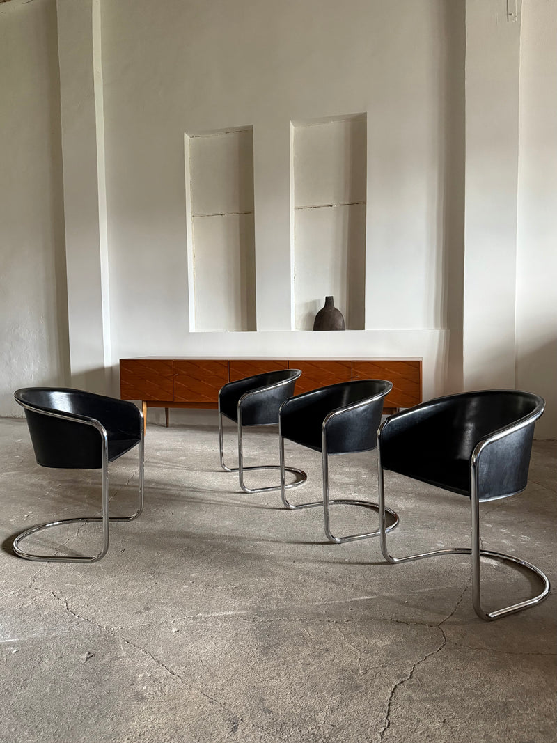 SET OF 4 ARRBEN „PAMELA“ CANTILEVER CHAIRS IN BLACK SADDLE LEATHER & TUBULAR STEEL, ITALY 1980s