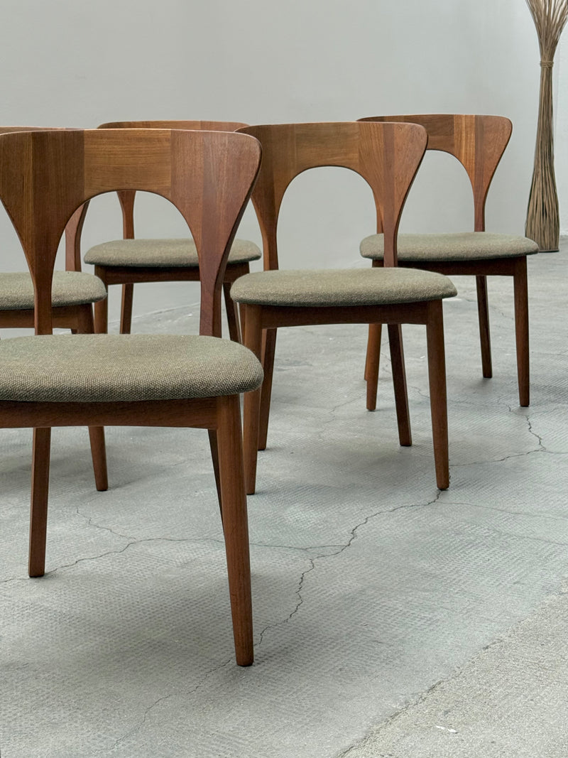 SET OF 6 NIELS KOEFOED FOR KOEFOED HORNSLET „PETER“ TEAK WOOD DINING CHAIRS, DENMARK 1950s