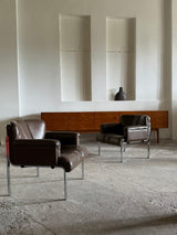 SET OF 2 GIRSBERGER EUROCHAIR ARMCHAIRS BROWN LEATHER CHROMED STEEL & COFFEE TABLE, GERMANY 1970s