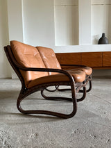 IKEA „BADEN“ BAMBOO COGNAC LEATHER SEATING GROUP 2 ARMCHAIRS, SOFA & COFFEE TABLE, SWEDEN 1970s