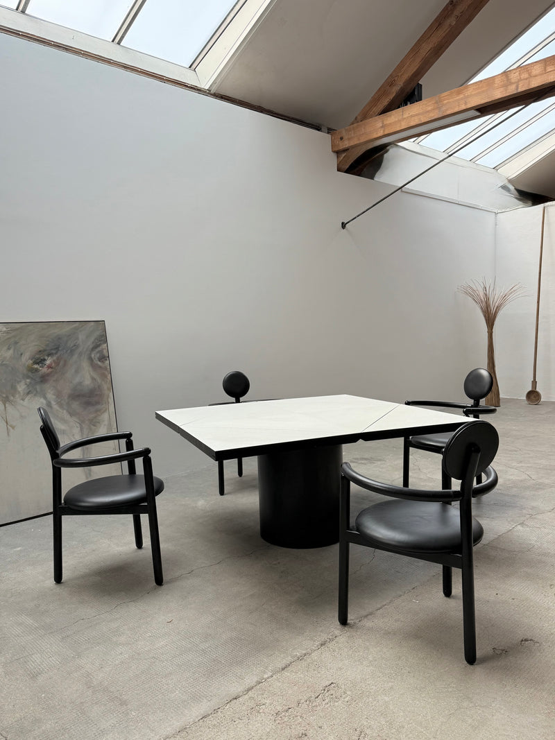 VICO MAGISTRETTI „PAN“ 4 LEATHER DINING CHAIRS & ERWIN NAGEL „QUADRONDO“ DINING TABLE ASH WOOD, 1980s