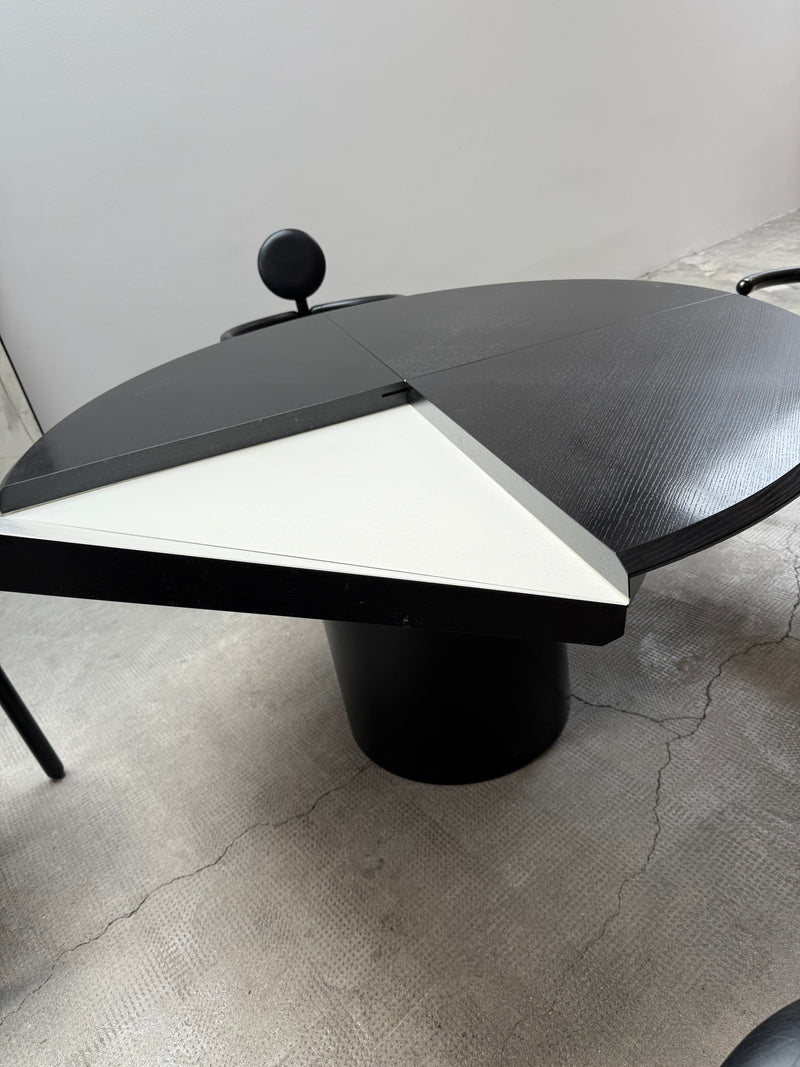 VICO MAGISTRETTI „PAN“ 4 LEATHER DINING CHAIRS & ERWIN NAGEL „QUADRONDO“ DINING TABLE ASH WOOD, 1980s