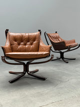 SIGURD RESSEL FOR VATNE MÖBLER „FALCON CHAIR“ CAMEL LEATHER WOOD, NORWAY 1970s