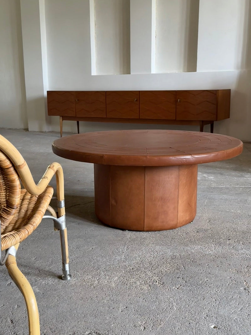 DE SEDE COFFEE TABLE COGNAC LEATHER, SWITZERLAND 1970s