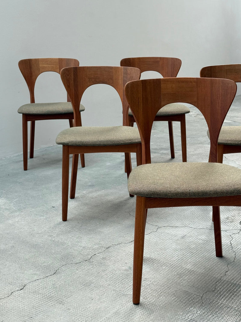 SET OF 6 NIELS KOEFOED FOR KOEFOED HORNSLET „PETER“ TEAK WOOD DINING CHAIRS, DENMARK 1950s
