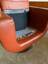 SET OF 2 JEFFREY BERNETT FOR B&B ITALIA „TULIP“ SWIVEL ARMCHAIRS IN LEATHER & STEEL, ITALY 2000s