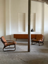 IKEA „BADEN“ BAMBOO COGNAC LEATHER SEATING GROUP 2 ARMCHAIRS, SOFA & COFFEE TABLE, SWEDEN 1970s