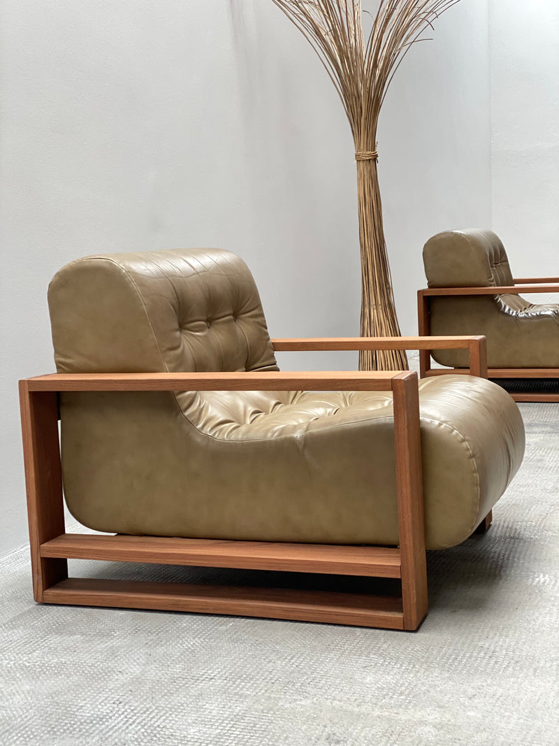 Midcentury Sofa & 2 Sessel Easy Chair Set Büffel Leder Olivgrün Französischer Nussbaum Holz Gestell