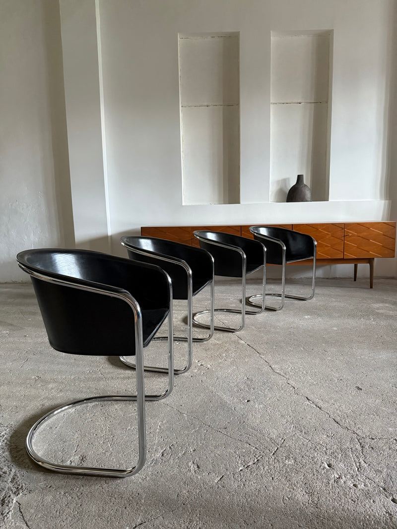SET OF 4 ARRBEN „PAMELA“ CANTILEVER CHAIRS IN BLACK SADDLE LEATHER & TUBULAR STEEL, ITALY 1980s