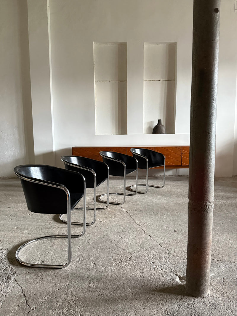 SET OF 4 ARRBEN „PAMELA“ CANTILEVER CHAIRS IN BLACK SADDLE LEATHER & TUBULAR STEEL, ITALY 1980s