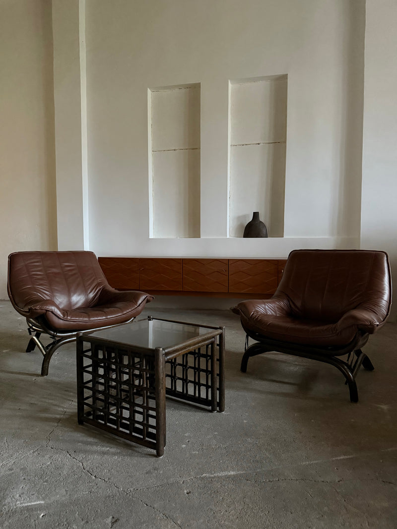 SET OF 2 BAMBOO BROWN LEATHER ARMCHAIRS & COFFEE TABLES, ITALY 1970s