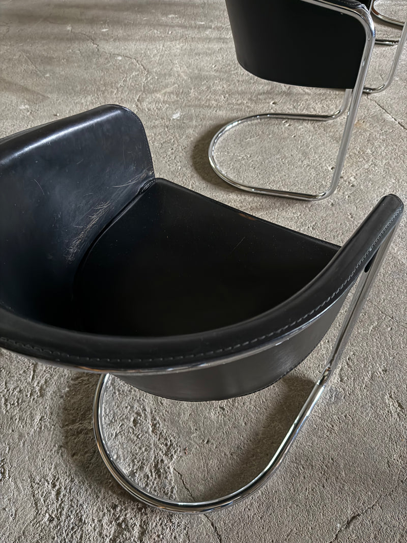 SET OF 4 ARRBEN „PAMELA“ CANTILEVER CHAIRS IN BLACK SADDLE LEATHER & TUBULAR STEEL, ITALY 1980s