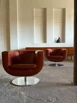 SET OF 2 JEFFREY BERNETT FOR B&B ITALIA „TULIP“ SWIVEL ARMCHAIRS IN LEATHER & STEEL, ITALY 2000s