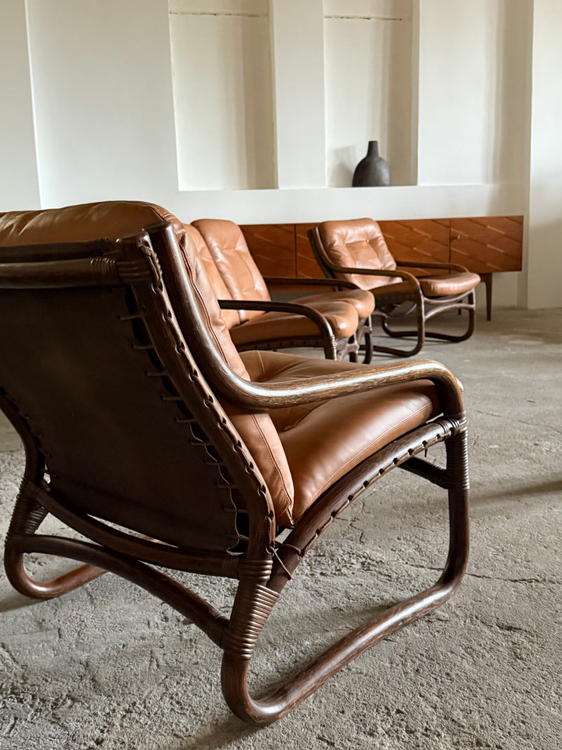 IKEA „BADEN“ BAMBOO COGNAC LEATHER SEATING GROUP 2 ARMCHAIRS, SOFA & COFFEE TABLE, SWEDEN 1970s