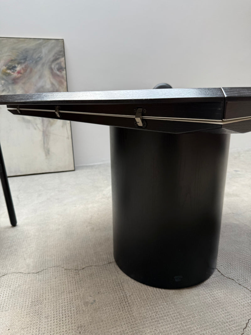 VICO MAGISTRETTI „PAN“ 4 LEATHER DINING CHAIRS & ERWIN NAGEL „QUADRONDO“ DINING TABLE ASH WOOD, 1980s