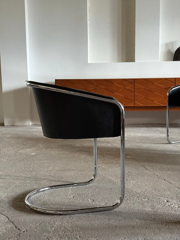 SET OF 4 ARRBEN „PAMELA“ CANTILEVER CHAIRS IN BLACK SADDLE LEATHER & TUBULAR STEEL, ITALY 1980s