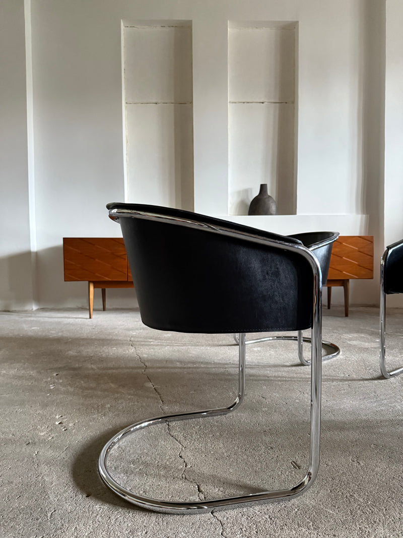 SET OF 4 ARRBEN „PAMELA“ CANTILEVER CHAIRS IN BLACK SADDLE LEATHER & TUBULAR STEEL, ITALY 1980s