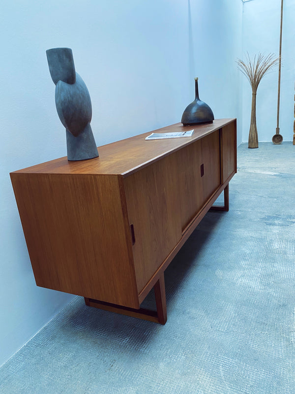 Teak Holz Sideboard 210cm im Hans Wegner Design Dänemark 1960er