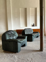 KNOLL SITZMÖBEL BRUTALIST ARMCHAIR & SOFA SET IN THICK GREEN LEATHER, GERMANY 1970s