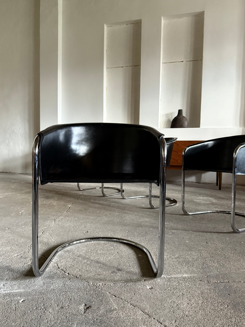 SET OF 4 ARRBEN „PAMELA“ CANTILEVER CHAIRS IN BLACK SADDLE LEATHER & TUBULAR STEEL, ITALY 1980s