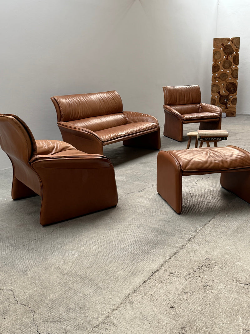 COGNAC LEATHER SEATING GROUP ARMCHAIR SOFA OTTOMAN IM THE STYLE OF DE SEDE, 1980s