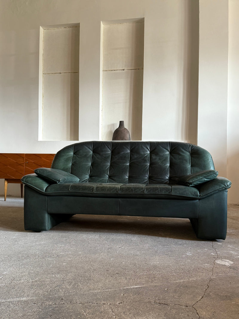 KNOLL SITZMÖBEL BRUTALIST ARMCHAIR & SOFA SET IN THICK GREEN LEATHER, GERMANY 1970s