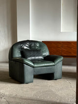 KNOLL SITZMÖBEL BRUTALIST ARMCHAIR & SOFA SET IN THICK GREEN LEATHER, GERMANY 1970s