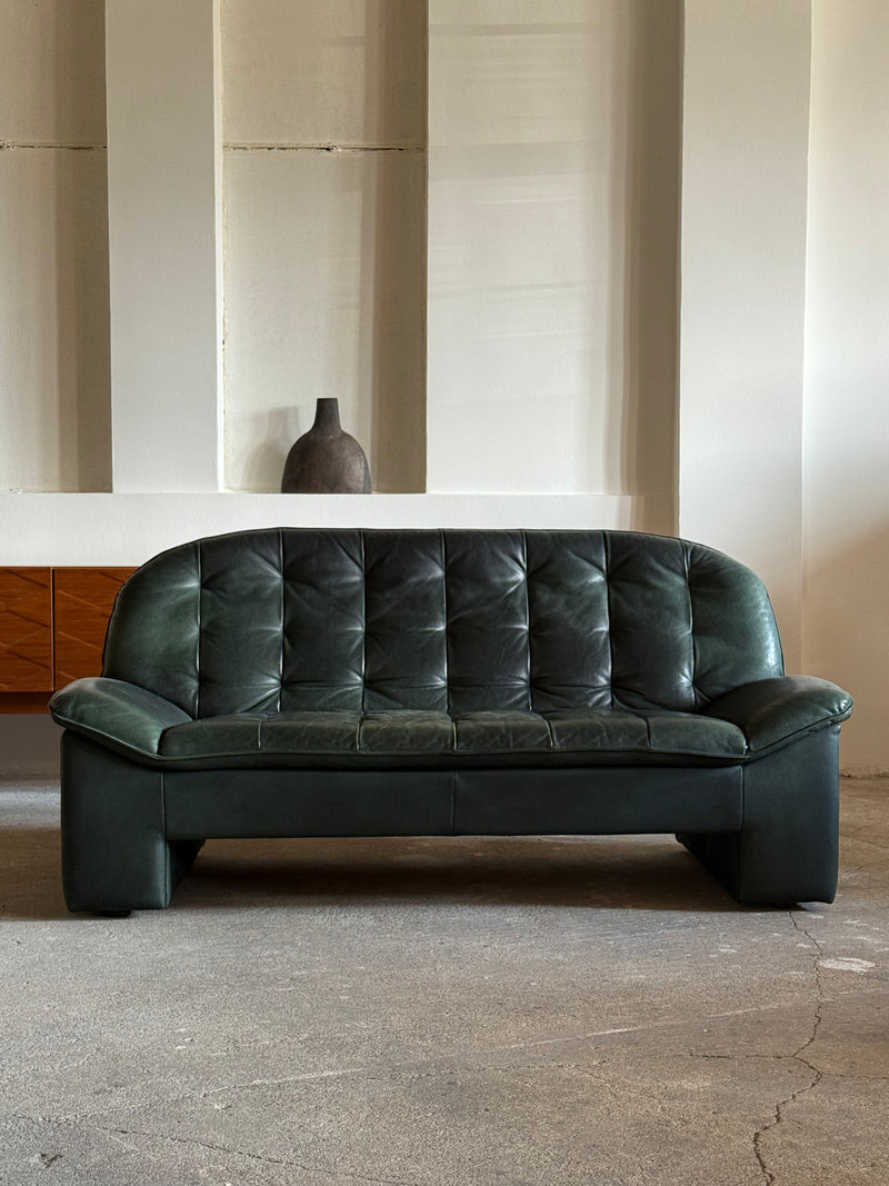 KNOLL SITZMÖBEL BRUTALIST ARMCHAIR & SOFA SET IN THICK GREEN LEATHER, GERMANY 1970s