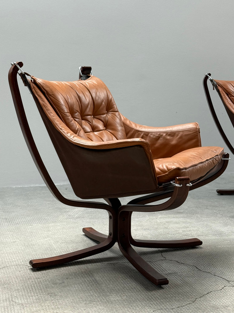 SIGURD RESSEL FOR VATNE MÖBLER „FALCON CHAIR“ CAMEL LEATHER WOOD, NORWAY 1970s