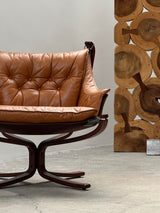 SIGURD RESSEL FOR VATNE MÖBLER „FALCON CHAIR“ CAMEL LEATHER WOOD, NORWAY 1970s