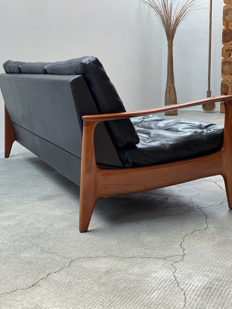 Eugen Schmidt für Soloform Deutschland 1960er Jahre Walnuss Holz Leder Daybed / Sofa & 2 Sessel Set