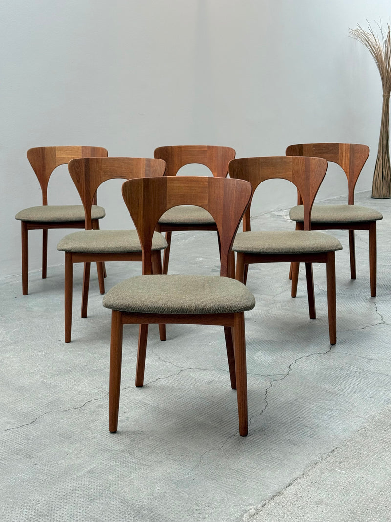 SET OF 6 NIELS KOEFOED FOR KOEFOED HORNSLET „PETER“ TEAK WOOD DINING CHAIRS, DENMARK 1950s
