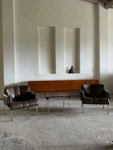 SET OF 2 GIRSBERGER EUROCHAIR ARMCHAIRS BROWN LEATHER CHROMED STEEL & COFFEE TABLE, GERMANY 1970s