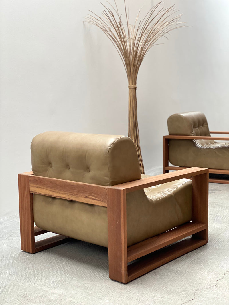 Midcentury Sofa & 2 Sessel Easy Chair Set Büffel Leder Olivgrün Französischer Nussbaum Holz Gestell