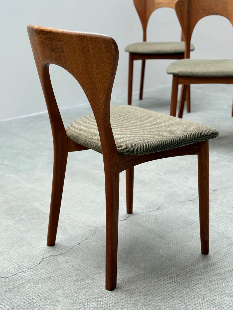 SET OF 6 NIELS KOEFOED FOR KOEFOED HORNSLET „PETER“ TEAK WOOD DINING CHAIRS, DENMARK 1950s
