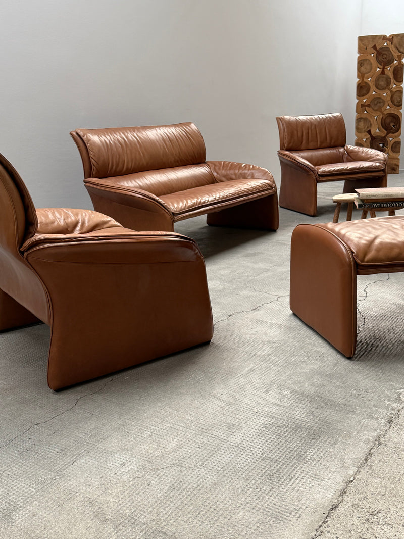 COGNAC LEATHER SEATING GROUP ARMCHAIR SOFA OTTOMAN IM THE STYLE OF DE SEDE, 1980s