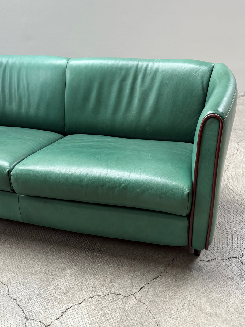 DE SEDE GREEN LEATHER ART DECO ROCKABILLY SOFA, SWITZERLAND 1970s