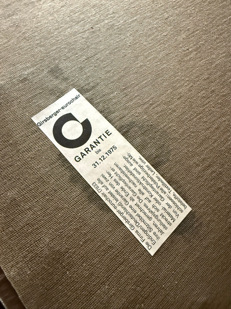 SET OF 2 GIRSBERGER EUROCHAIR ARMCHAIRS BROWN LEATHER CHROMED STEEL & COFFEE TABLE, GERMANY 1970s