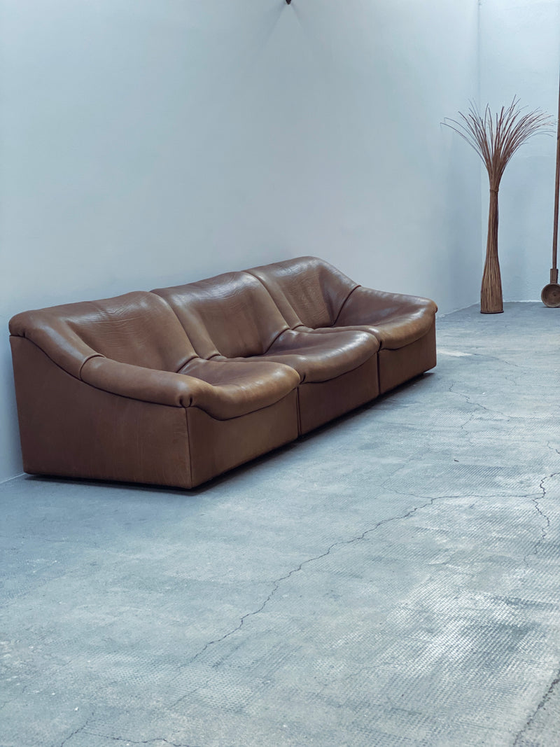 DE SEDE DS-46 BUFFALO LEATHER MODULAR ARMCHAIR, 2-SEATER & 3-SEATER SOFA, SWITZERLAND 1970s
