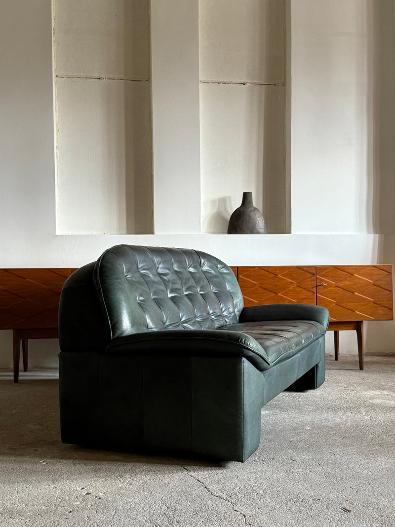 KNOLL SITZMÖBEL BRUTALIST ARMCHAIR & SOFA SET IN THICK GREEN LEATHER, GERMANY 1970s