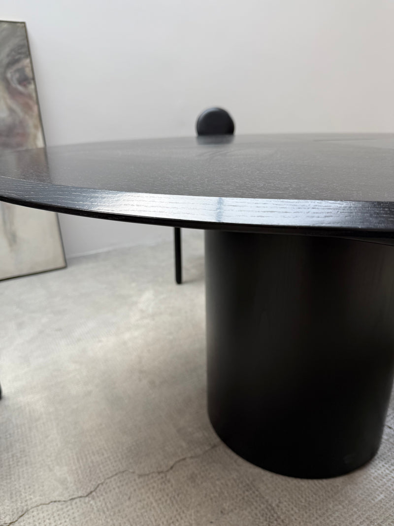 VICO MAGISTRETTI „PAN“ 4 LEATHER DINING CHAIRS & ERWIN NAGEL „QUADRONDO“ DINING TABLE ASH WOOD, 1980s